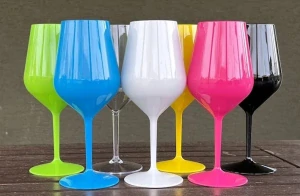 1.Nerozbitná plastová sklenička na víno 470 ml s vlastním potiskem